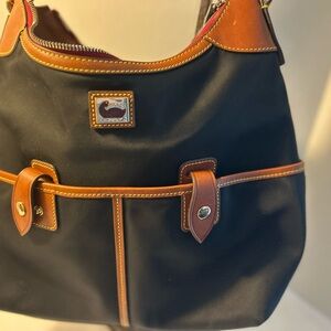 Dourney and bourke womens vintage purse.